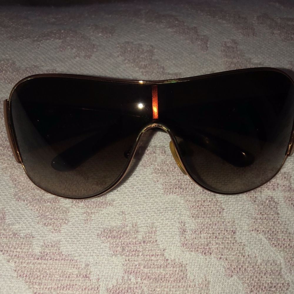 Beautiful Prada Milano  sunglasses, w/case